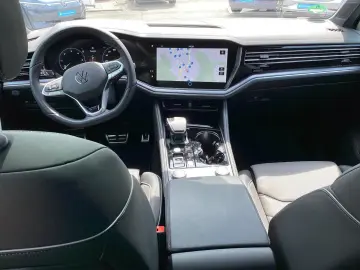 Volkswagen Touareg 3.0 TDI R-Line 4M LED AHK camera pano