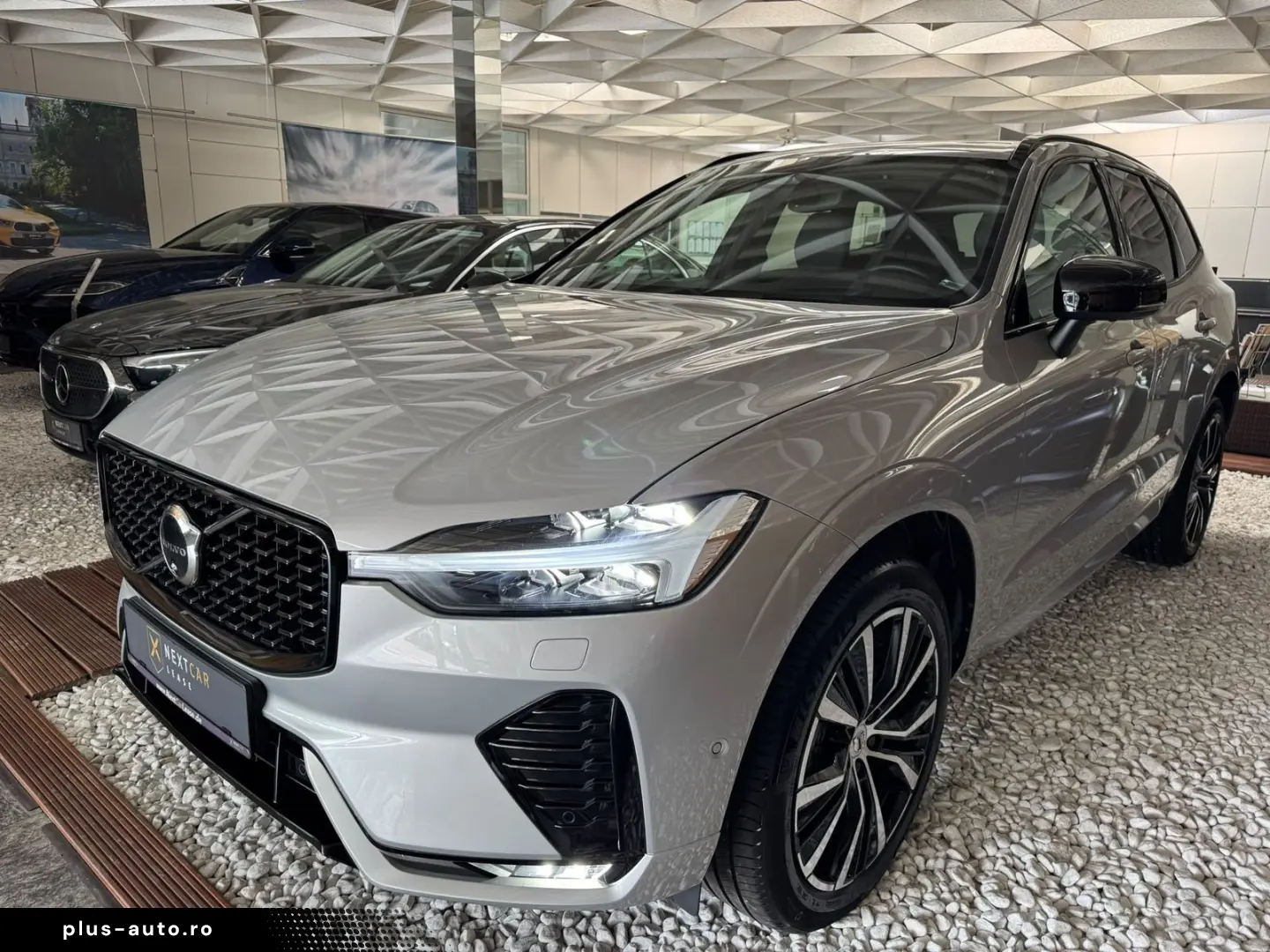 VOLVO XC60 Ultra Dark AWD H K Pano AHK Sportsitze 360