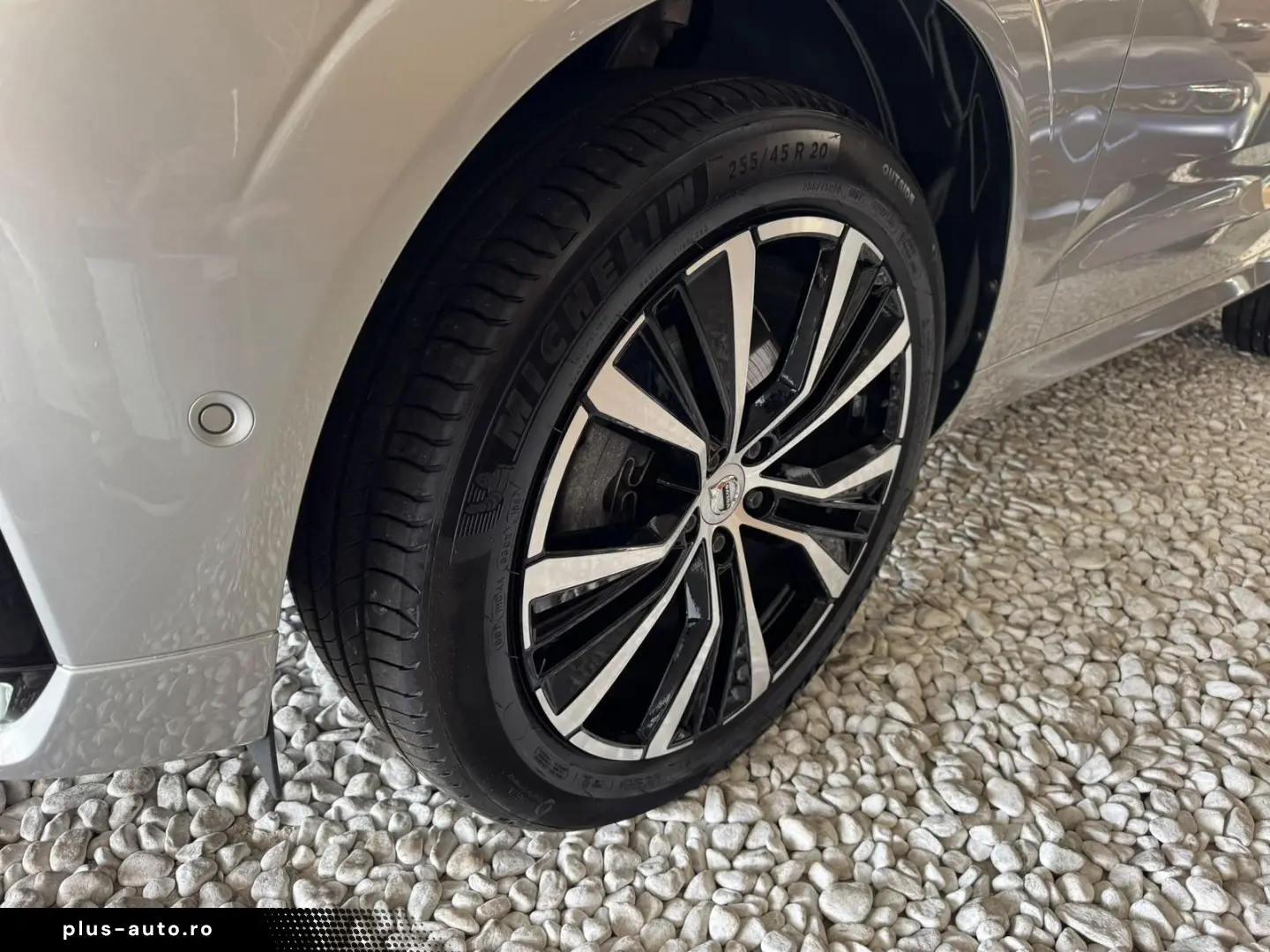 VOLVO XC60 Ultra Dark AWD H K Panoramic