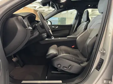 VOLVO XC60 Ultra Dark AWD H K Panoramic