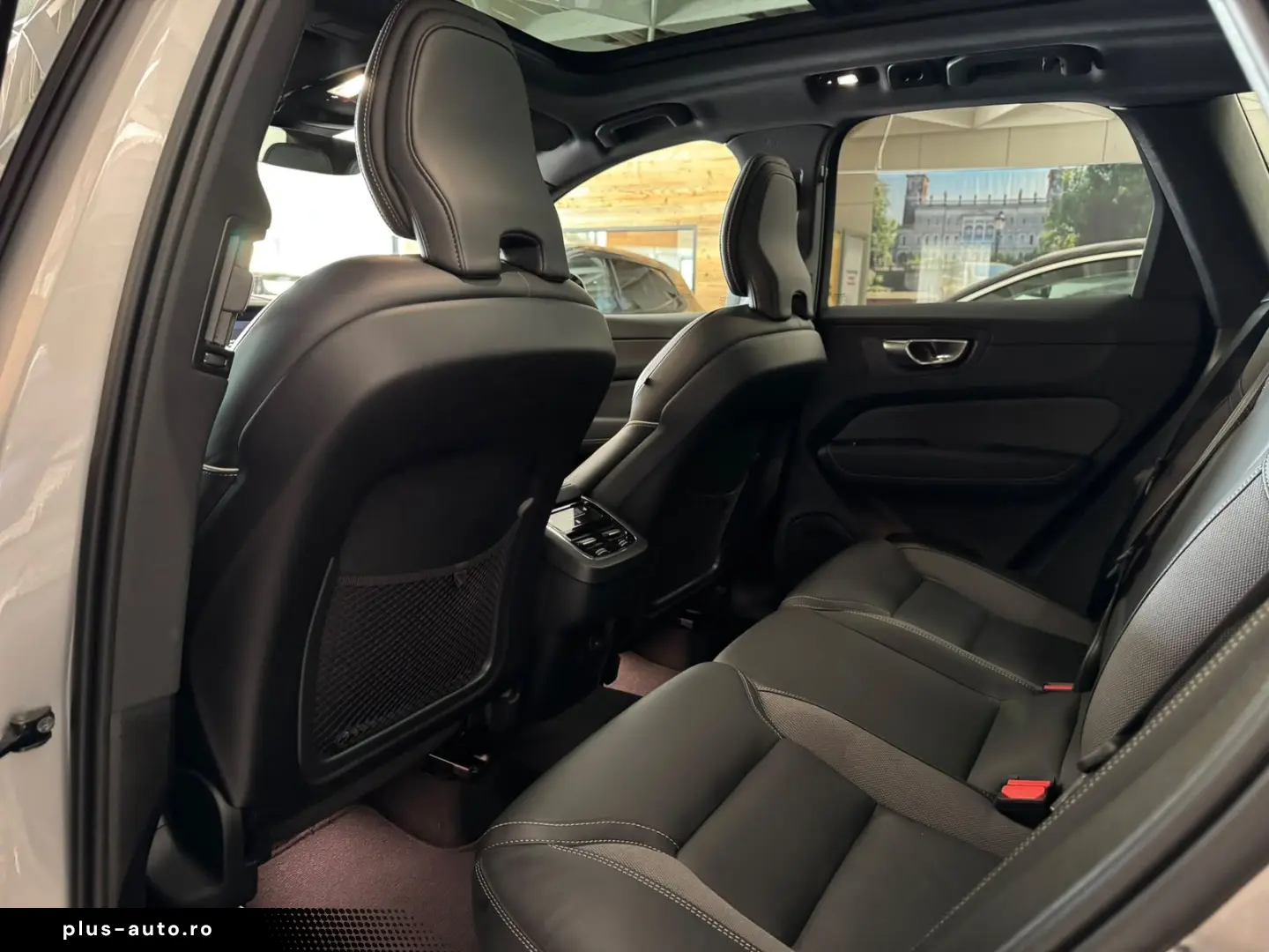 VOLVO XC60 Ultra Dark AWD H K Panoramic