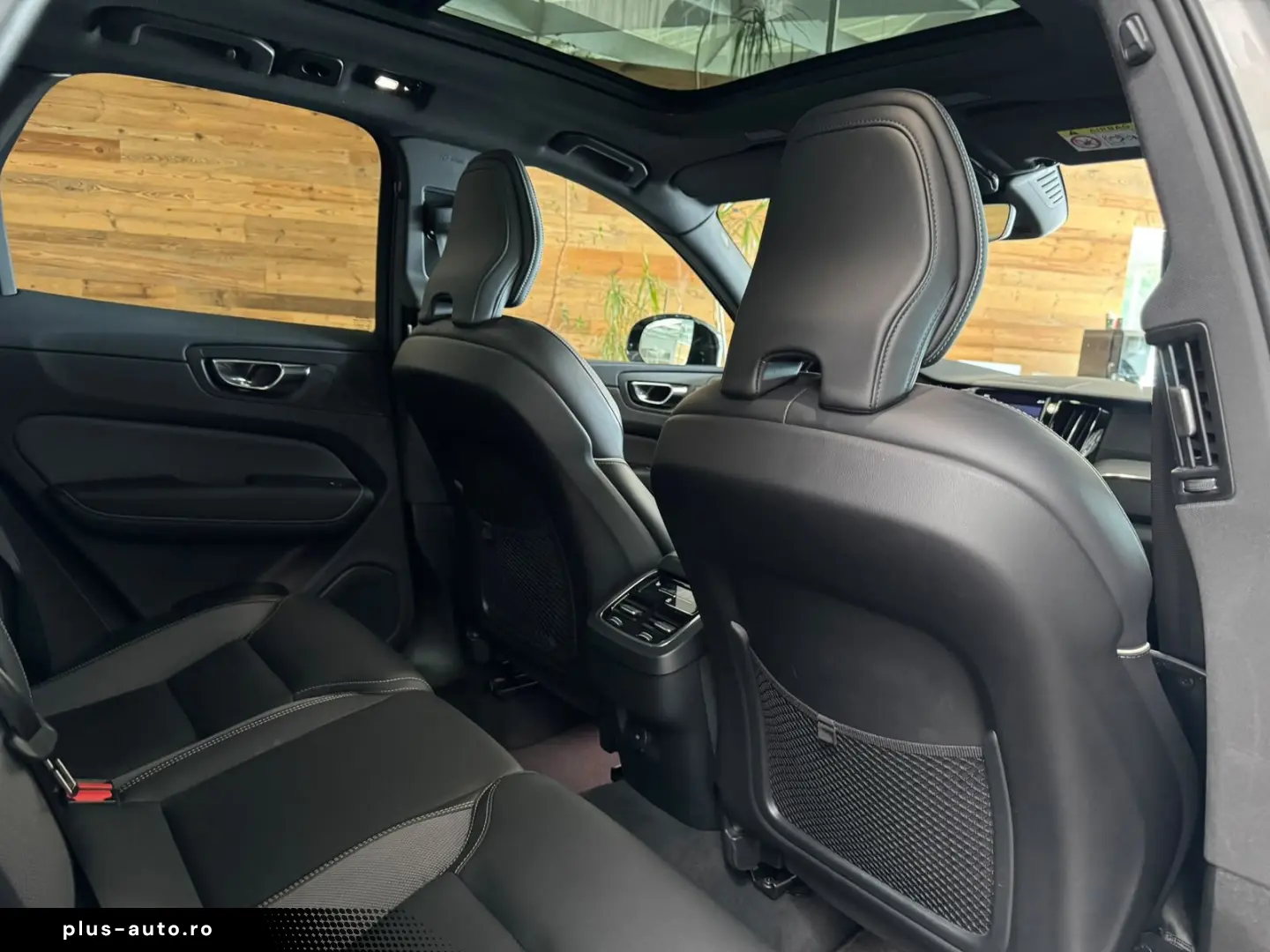 VOLVO XC60 Ultra Dark AWD H K Panoramic
