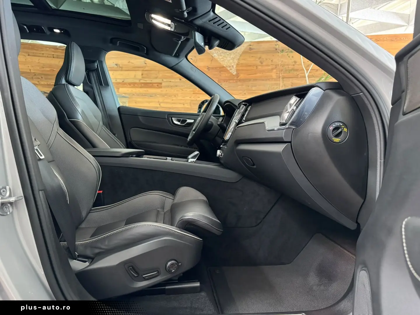 VOLVO XC60 Ultra Dark AWD H K Panoramic