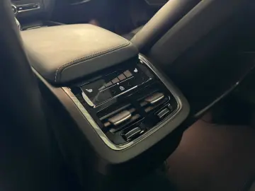 VOLVO XC60 Ultra Dark AWD H K Panoramic