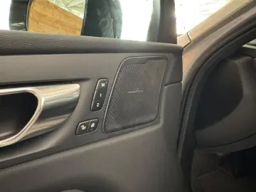 VOLVO XC60 Ultra Dark AWD H K Panoramic