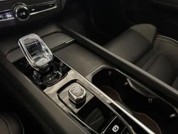 VOLVO XC60 Ultra Dark AWD H K Panoramic