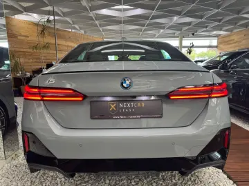 BMW i5 40eDrive M Sport B&W Iconic Glow