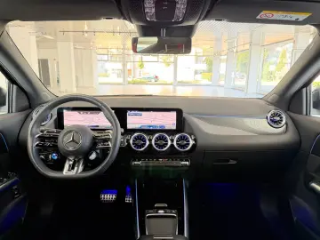 Mercedes-Benz GLA 35 AMG WIDE CARBON DISTRONIC