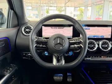 Mercedes-Benz GLA 35 AMG WIDE CARBON DISTRONIC
