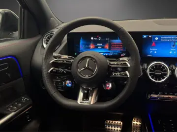 Mercedes-Benz GLA 35 AMG 4M