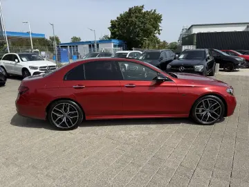 MERCEDES-BENZ E 300 e 4M Pano MBeam DISTR 360 Night DAB SHZ