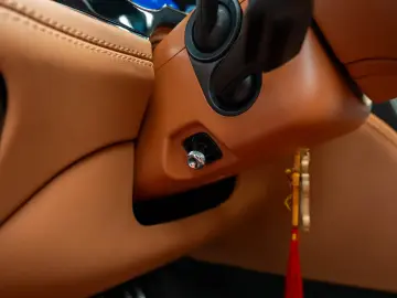 Bentley Bentayga  DVD