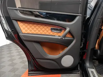 Bentley Bentayga  DVD