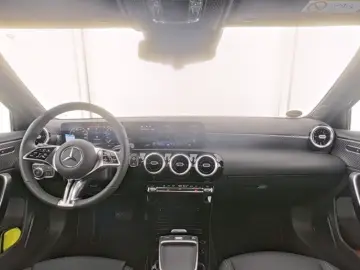 Mercedes-Benz A 180 PROGRSSIVE R-KAM LED LENK