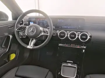 Mercedes-Benz A 180 PROGRSSIVE R-KAM LED LENK