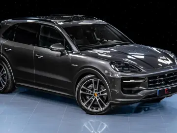 PORSCHE Cayenne E-Hyb 2025 SportDesign 22  Pano 18-way
