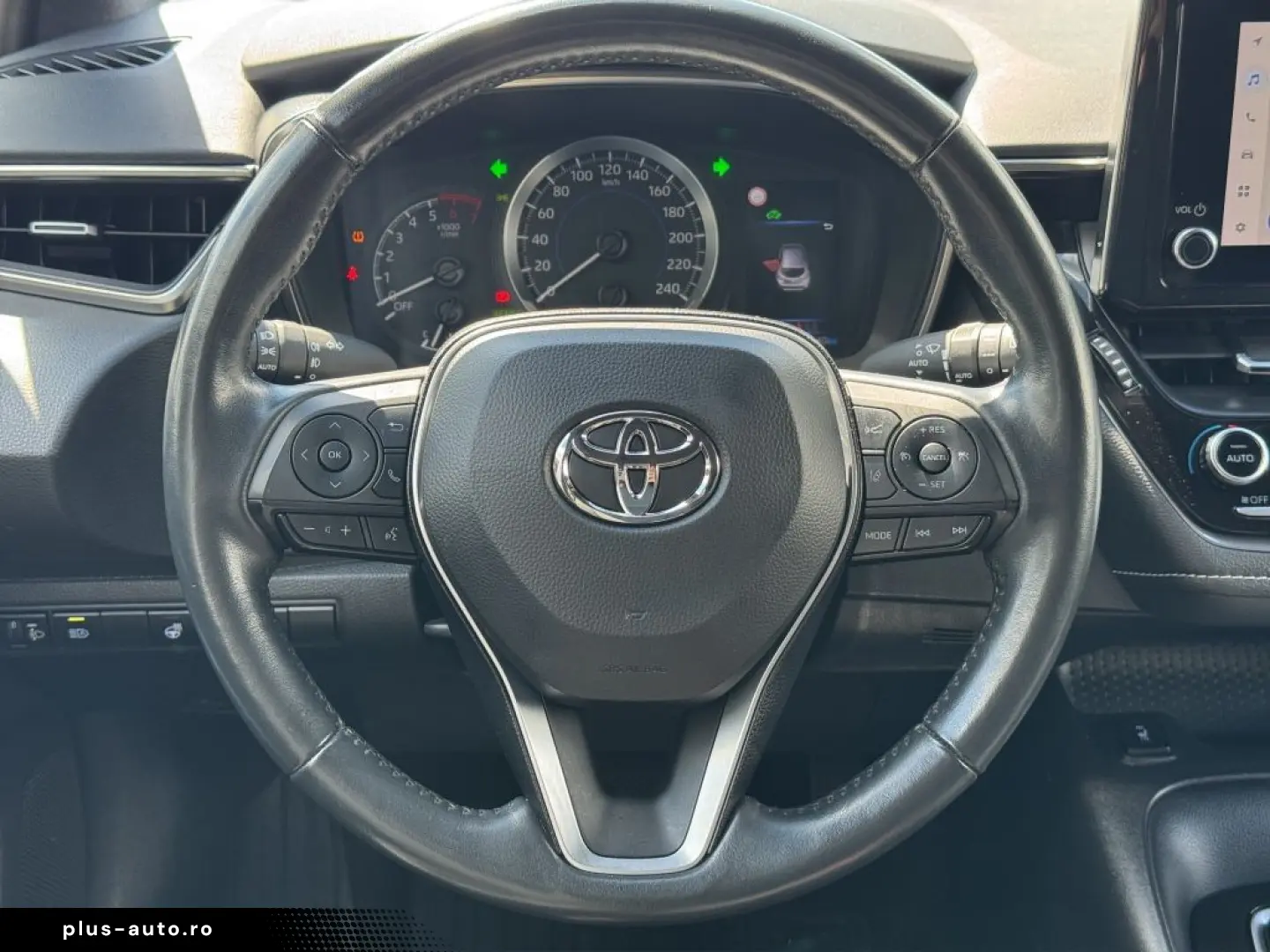 TOYOTA Corolla 1.8 Hybrid Business Edition