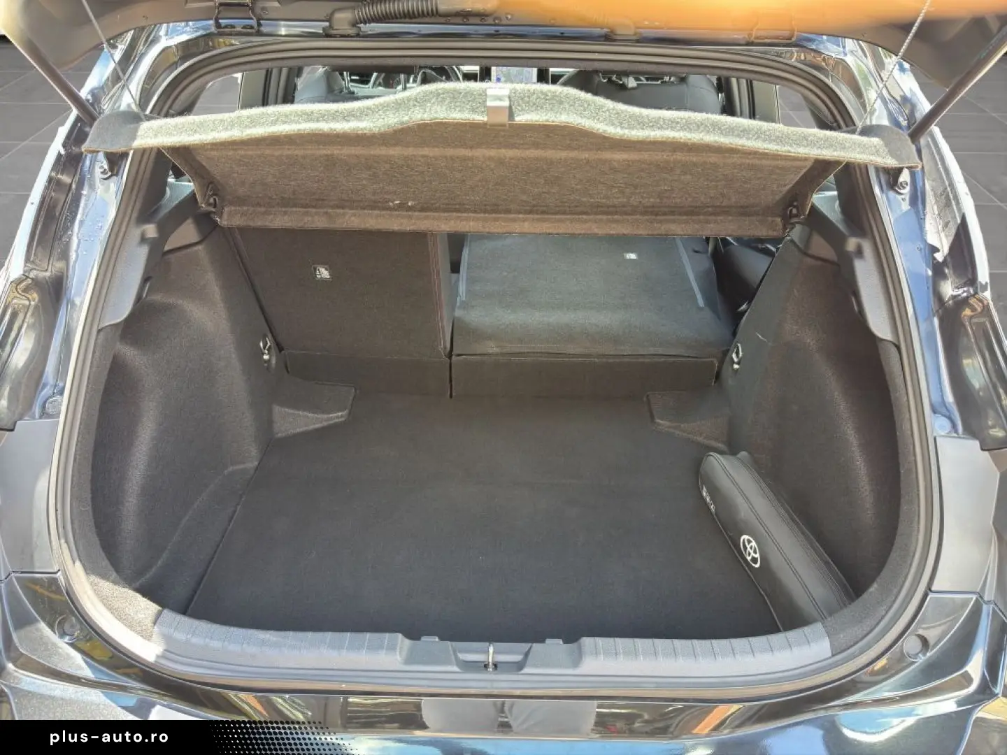 TOYOTA Corolla 1.8 Hybrid Business Edition