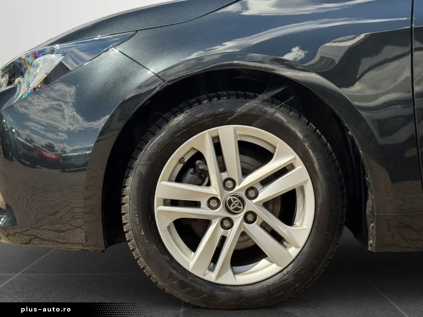 TOYOTA Corolla 1.8 Hybrid Business Edition