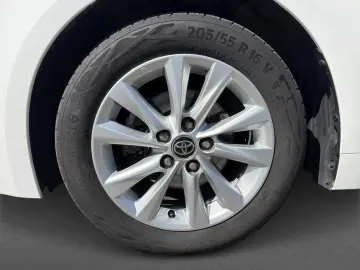 TOYOTA Corolla Touring Sports  1 8 Hybrid Business Edit