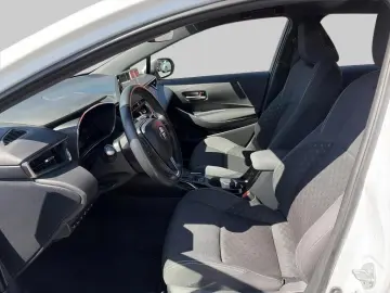 TOYOTA Corolla Touring Sports  1 8 Hybrid Business Edit