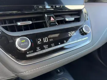 TOYOTA Corolla Touring Sports  1 8 Hybrid Business Edit