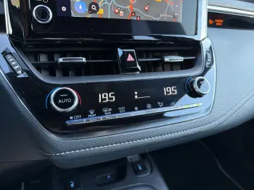 TOYOTA Corolla 1.8 Hybrid Team D LED Navi SHZ LHZ Kamer