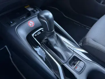 TOYOTA Corolla 1.8 Hybrid Team D LED Navi SHZ LHZ Kamer