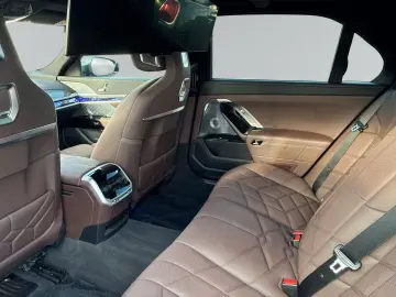 BMW 750e xDrive M Sports package  TOP EQUIPMENT