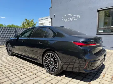 BMW 740d xD M-Sport A-door Sky TV SoftClos B&W FULL