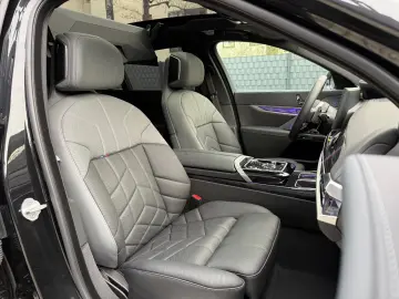 BMW 740d xD M-Sport A-door Sky TV SoftClos B&W FULL