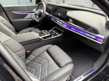 BMW 740d xD M-Sport A-door Sky TV SoftClos B&W FULL