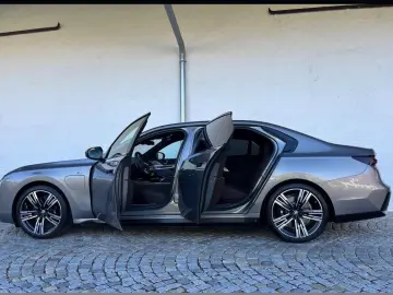 BMW 750e xDr.  MSPORT PRO LOUNGE SEAT FUND EN KR