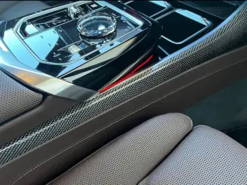 BMW 750e xDr.  MSPORT PRO LOUNGE SEAT FUND EN KR