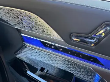 BMW 750e xDr.  MSPORT PRO LOUNGE SEAT FUND EN KR