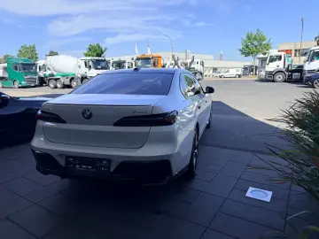 BMW 740dx MPaketPro 21  B&W Kristall TV PanoSky E.Tü