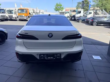 BMW 740dx MPaketPro 21  B&W Kristall TV PanoSky E.Tü