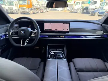 BMW 740dx MPaketPro 21  B&W Kristall TV PanoSky E.Tü