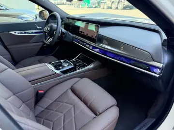 BMW 740dx MPaketPro 21  B&W Kristall TV PanoSky E.Tü