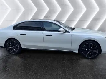 BMW 740 d xDrive M-Pro SKYLoung Leather-Red REARTV!