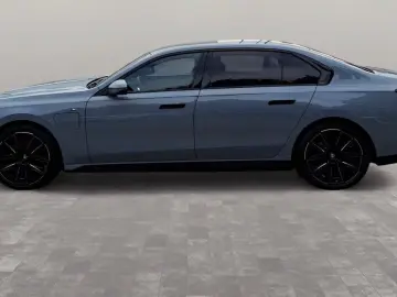 BMW 750e xDrive Limousine M Sport Massage AHK Alarm