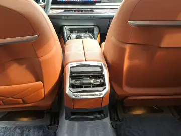 BMW 750e xDrive Limousine M Sport Massage AHK Alarm