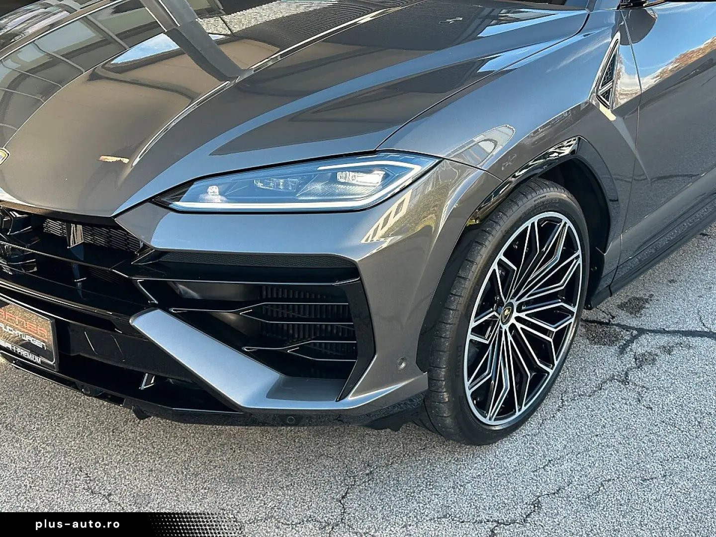 LAMBORGHINI URUS SE