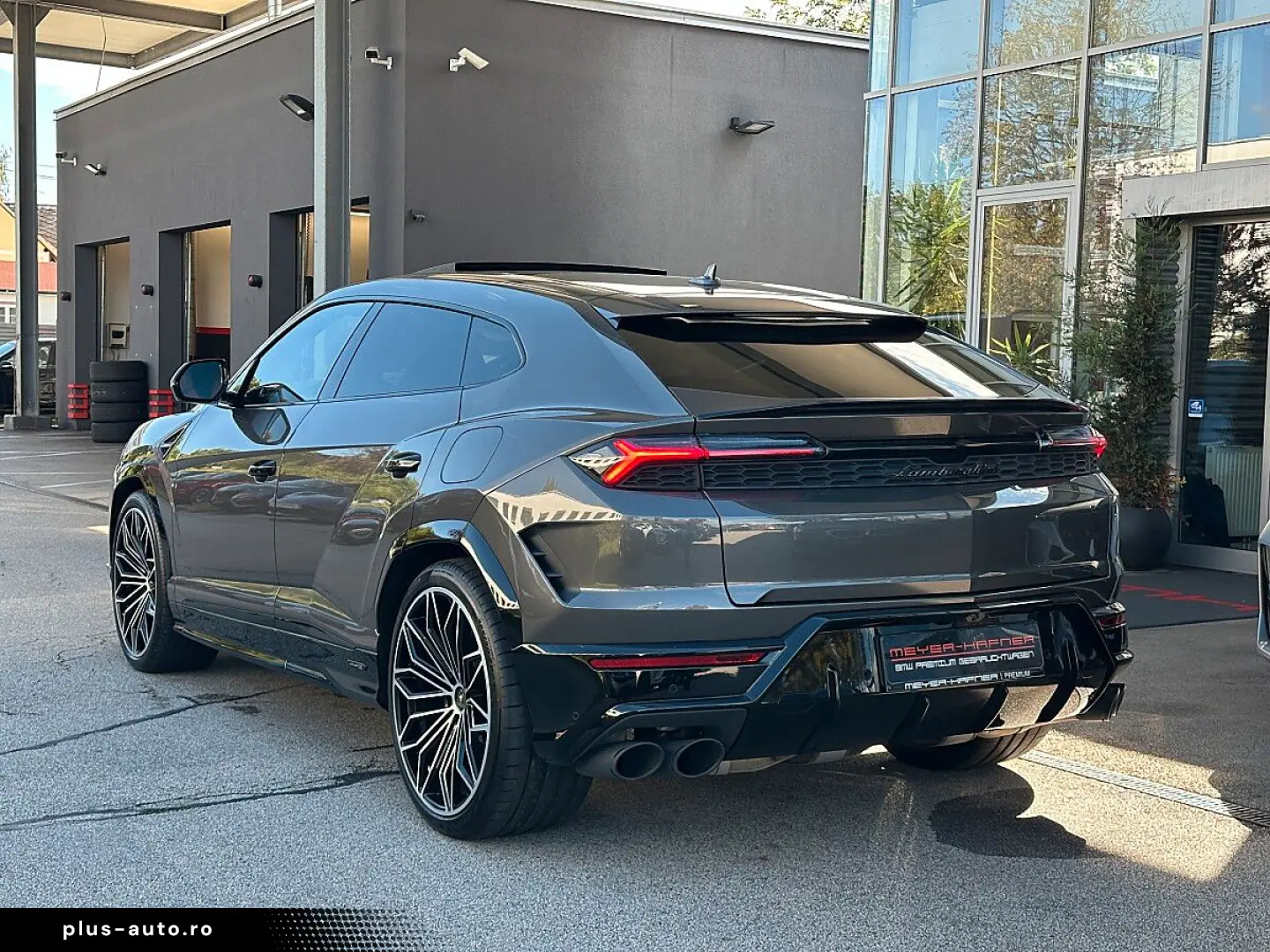 LAMBORGHINI URUS SE