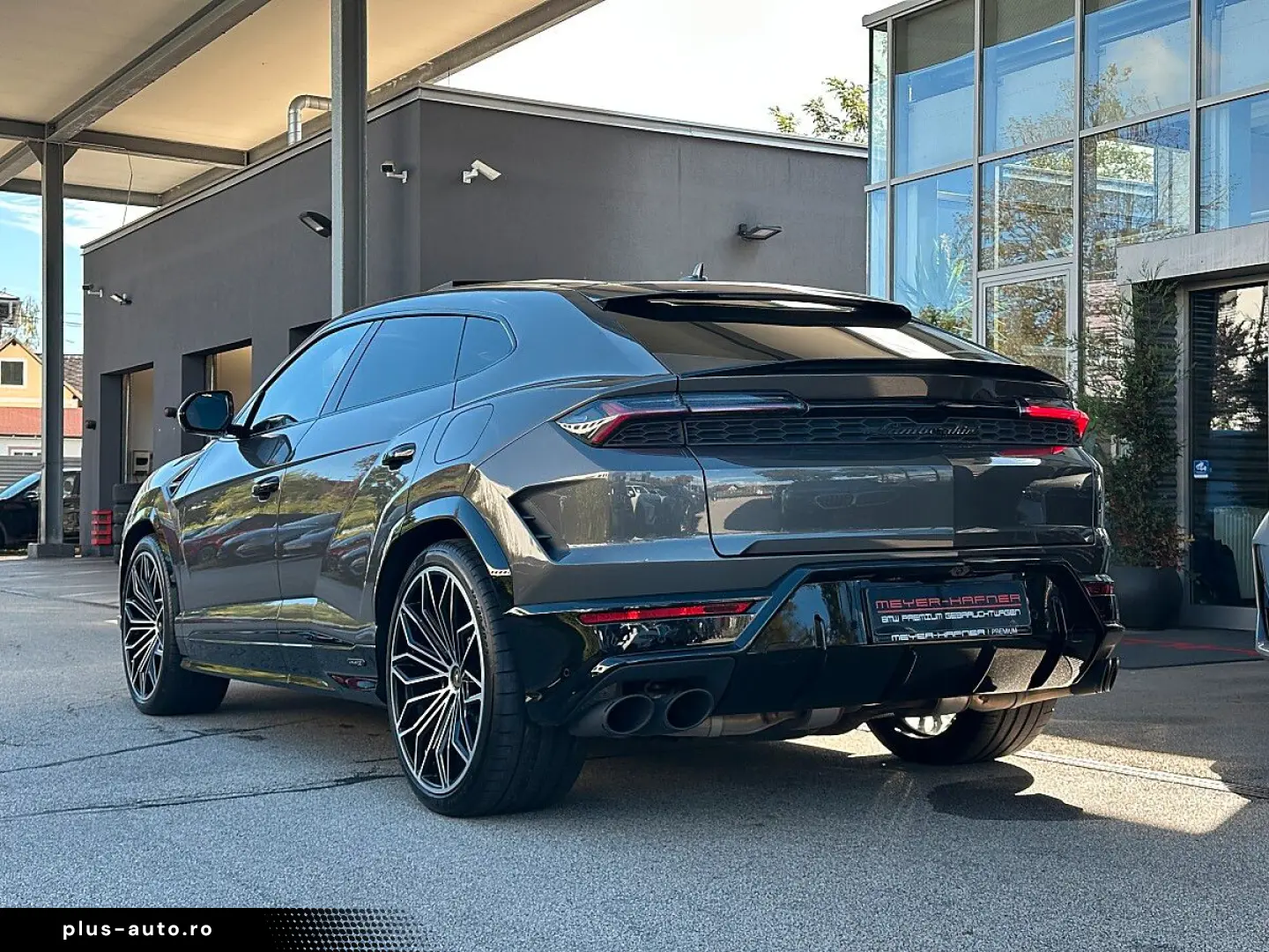 LAMBORGHINI URUS SE