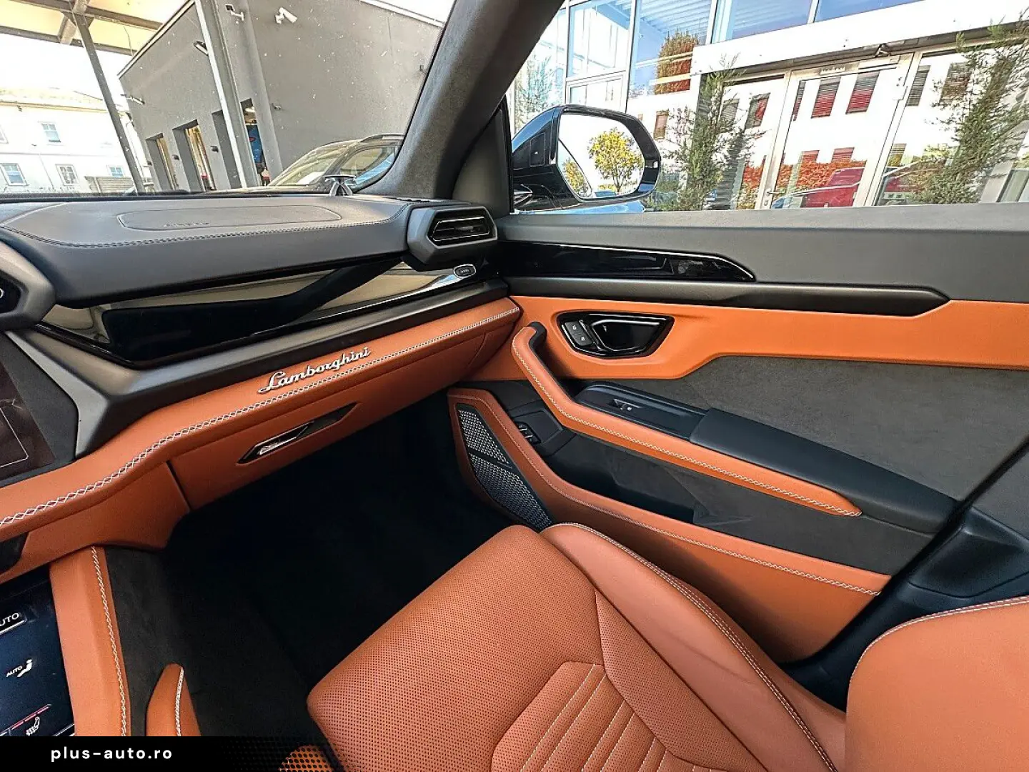 LAMBORGHINI URUS SE