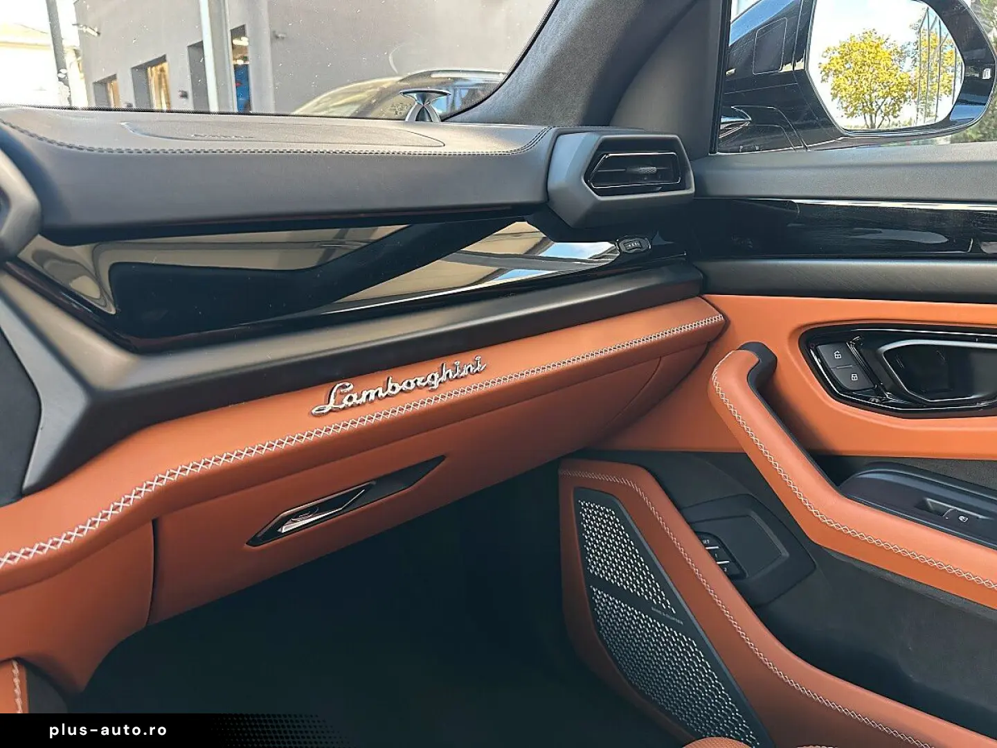 LAMBORGHINI URUS SE
