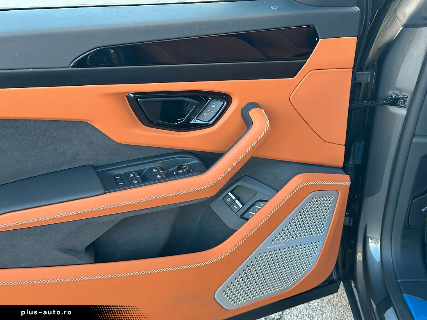 LAMBORGHINI URUS SE