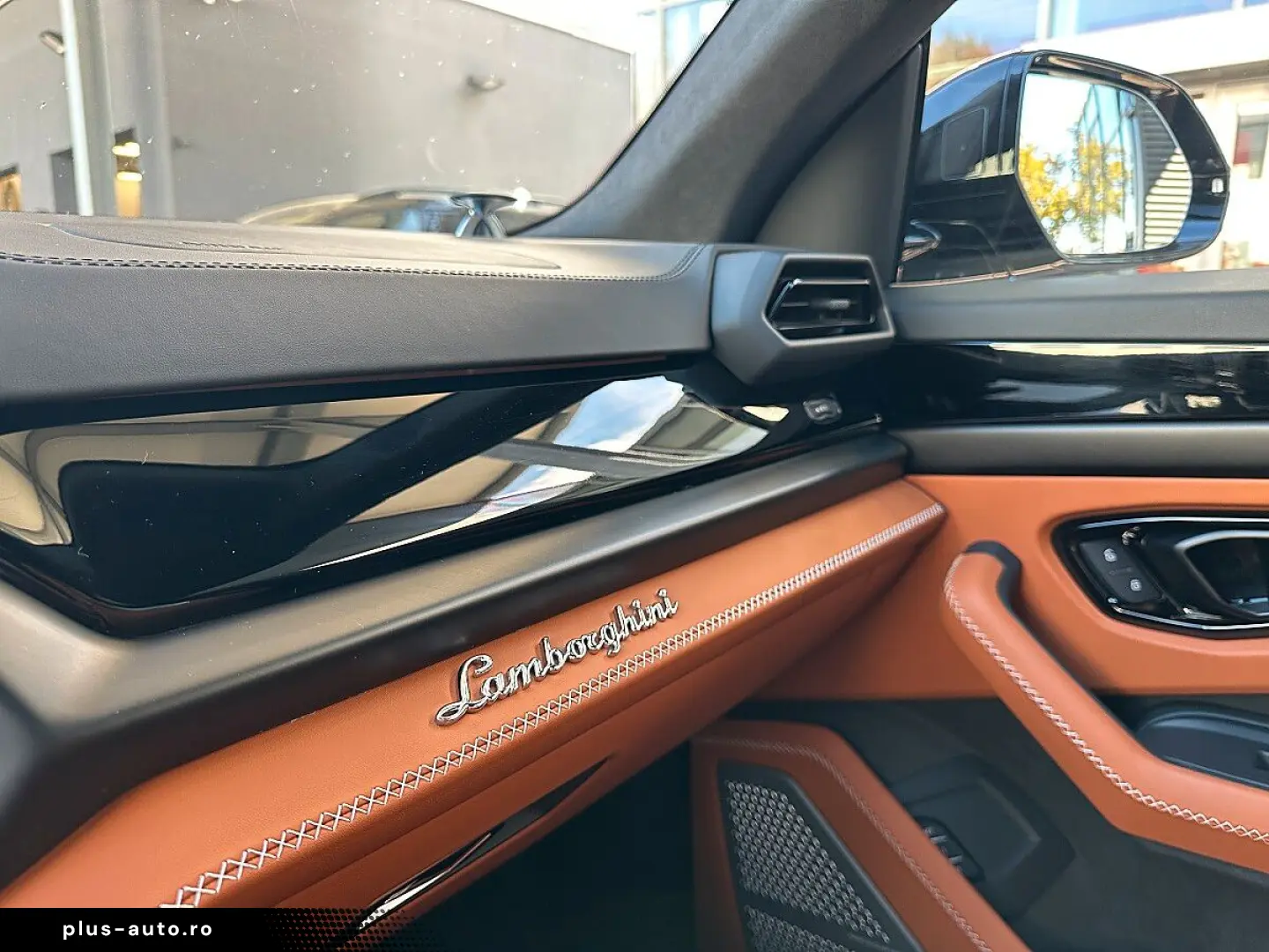 LAMBORGHINI URUS SE