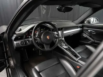 PORSCHE 911 Carrera 4 S